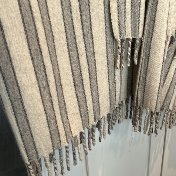 Vintage 70s Wool Blanket Cape Poncho Coat with Fringes One Size - Picture 8 of 13